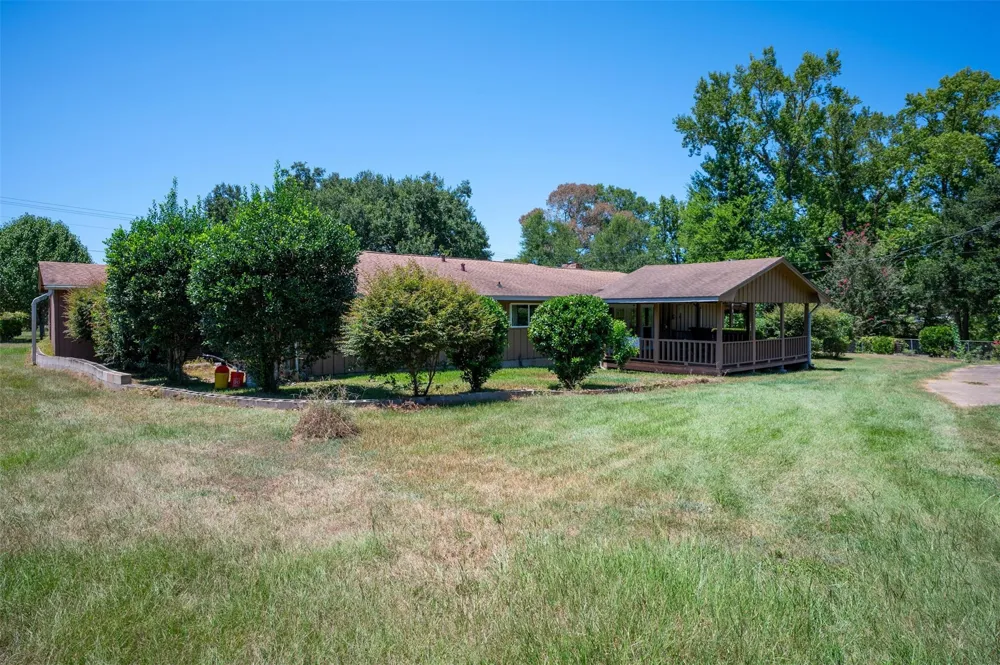 20545 Farm To Market 92 S Fred, TX 77616