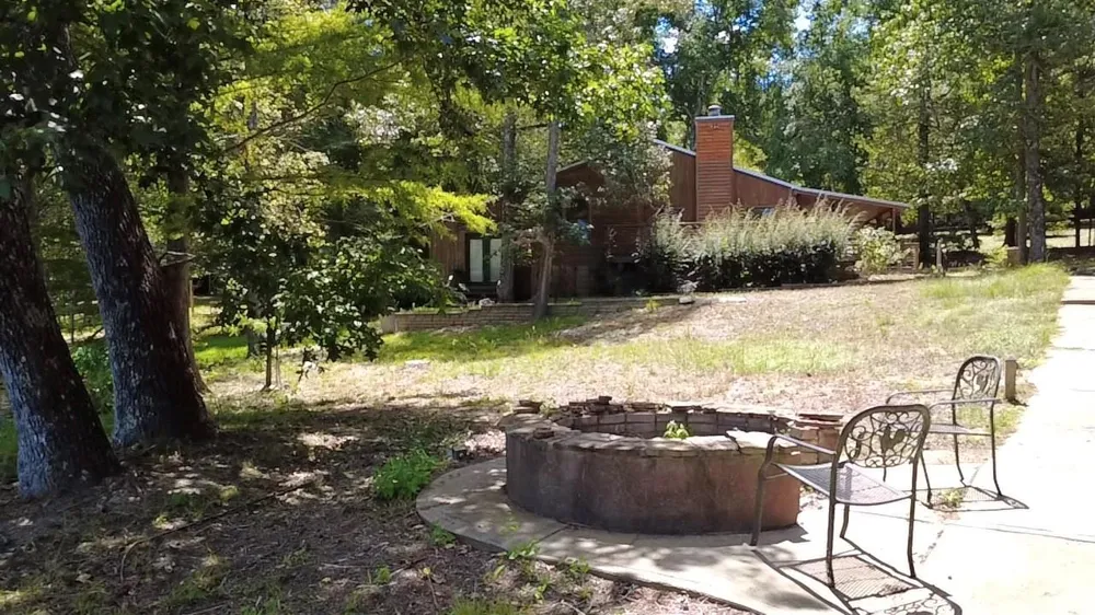745 County Road 3170 Colmesneil, TX 75938