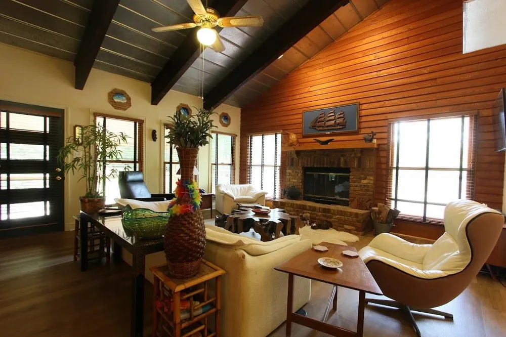 745 County Road 3170 Colmesneil, TX 75938