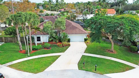 896 ROSE COURT