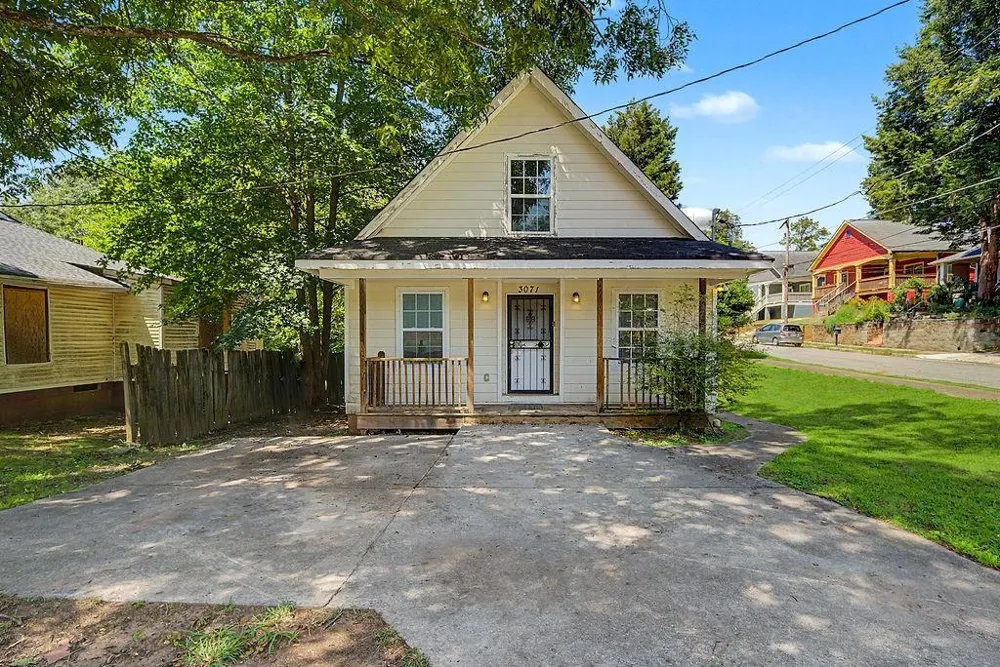 3071 Jones Street East Point, GA 30344