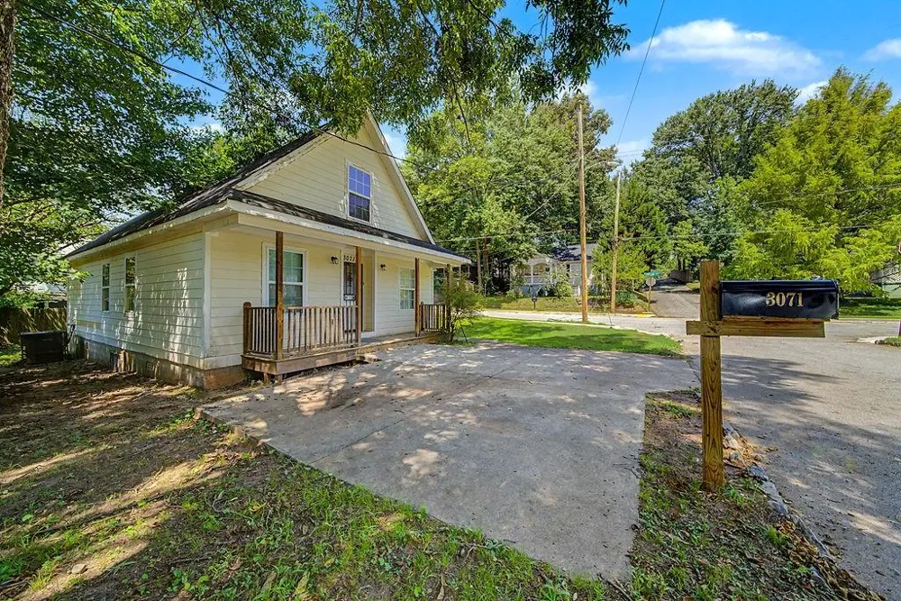 3071 Jones Street East Point, GA 30344