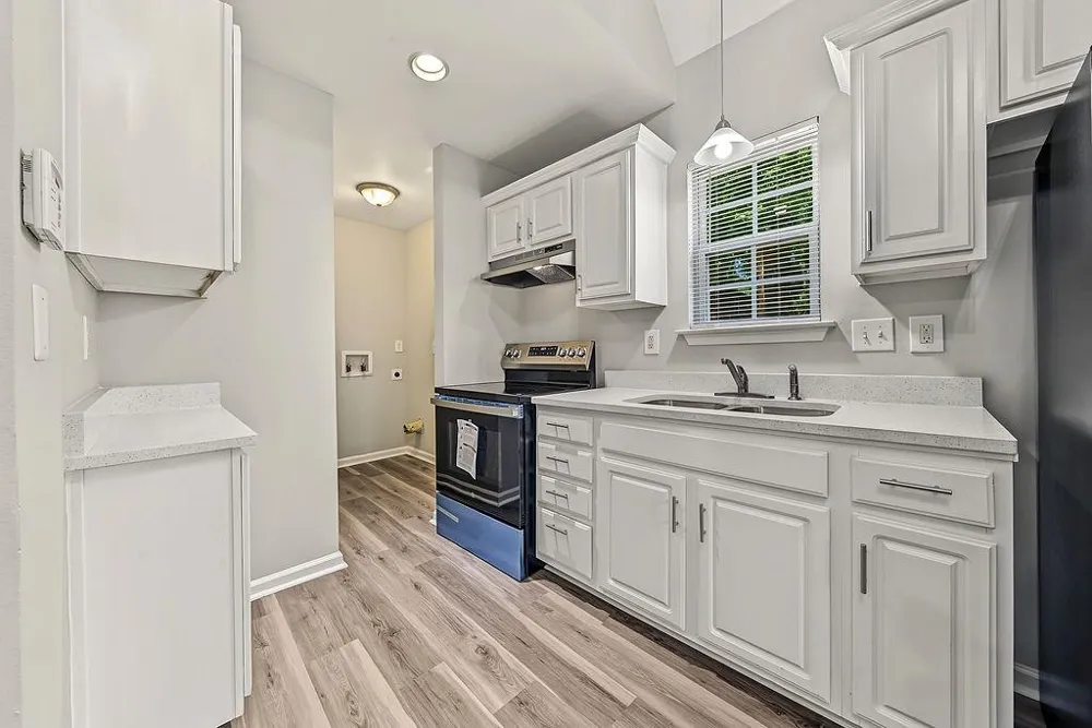 3071 Jones Street East Point, GA 30344