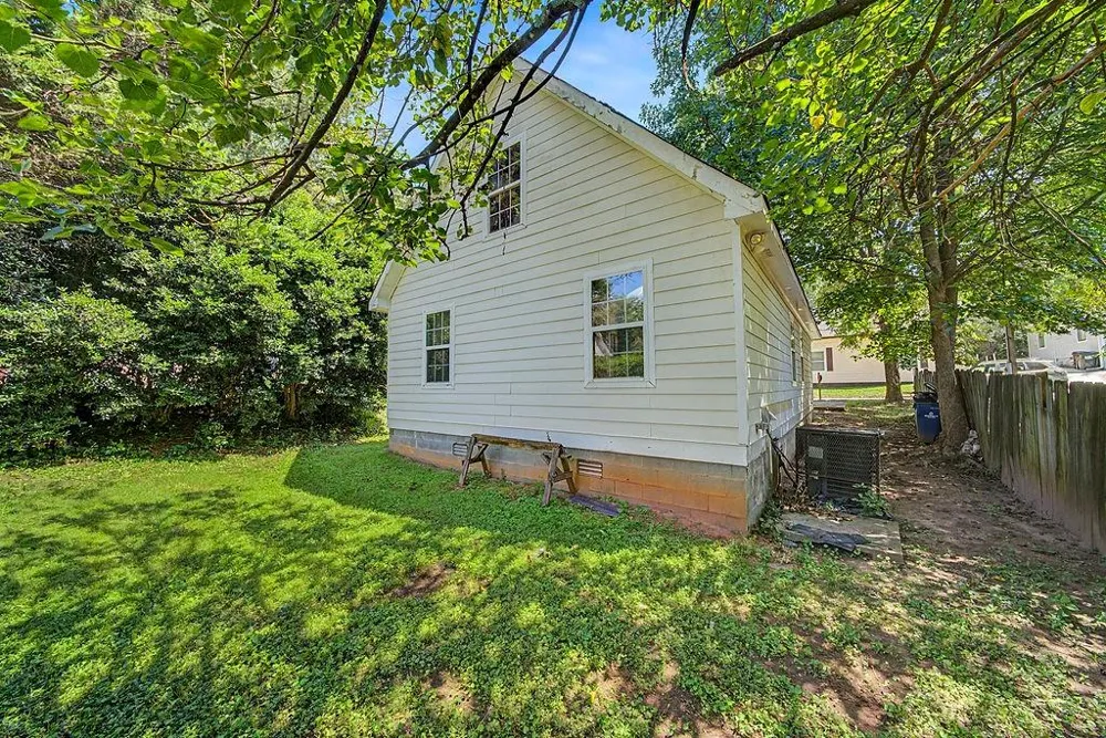 3071 Jones Street East Point, GA 30344