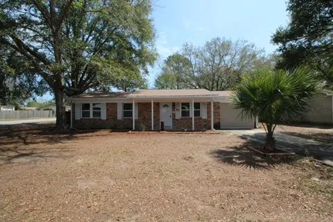 21 NW Jonquil Avenue