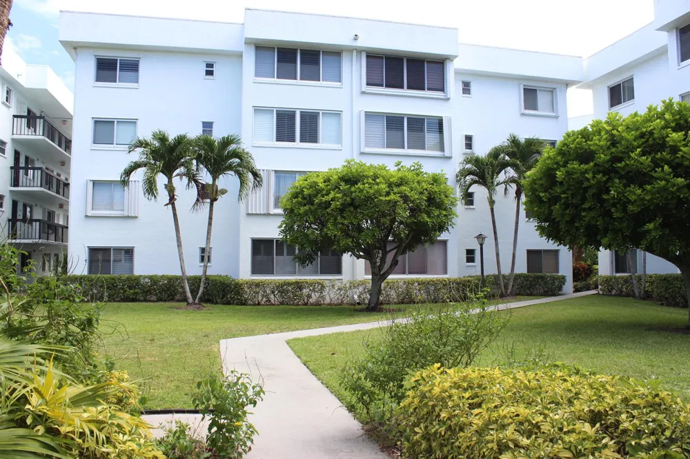 6698 10th Ave Avenue #218 Lake Worth, FL 33467
