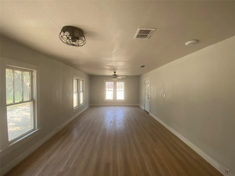 1042 W Tarleton Stephenville, TX 76401