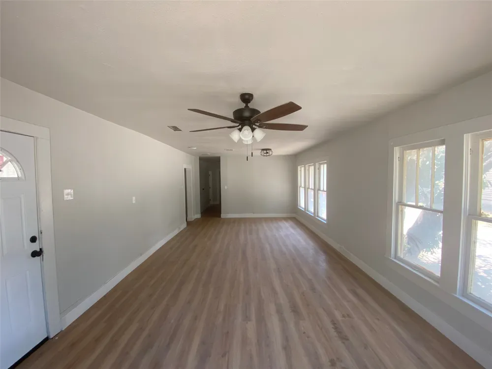 1042 W Tarleton Stephenville, TX 76401