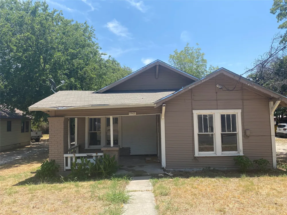 1042 W Tarleton Stephenville, TX 76401