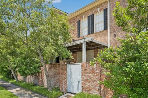 6022 Burgoyne Road