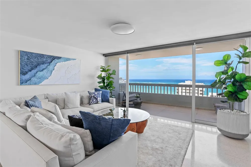 70 KINGS COURT #17C San Juan, PR 00911