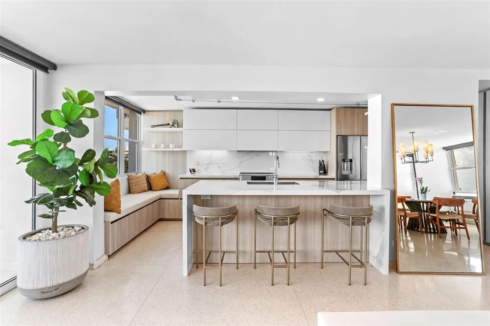 70 KINGS COURT #17C San Juan, PR 00911