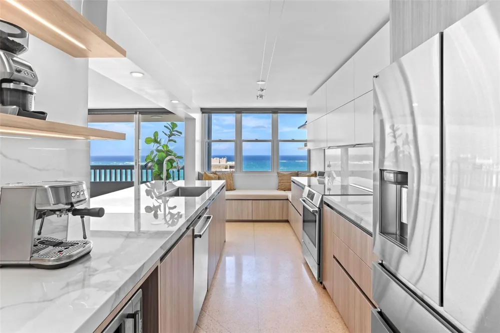 70 KINGS COURT #17C San Juan, PR 00911