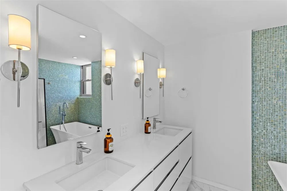 70 KINGS COURT #17C San Juan, PR 00911