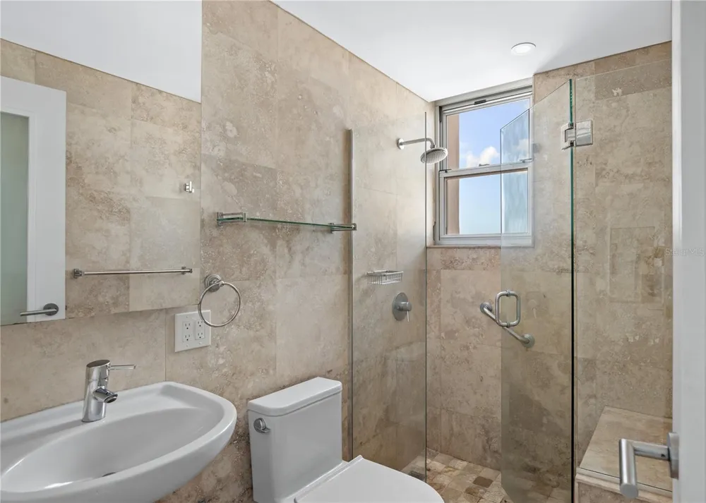 70 KINGS COURT #17C San Juan, PR 00911