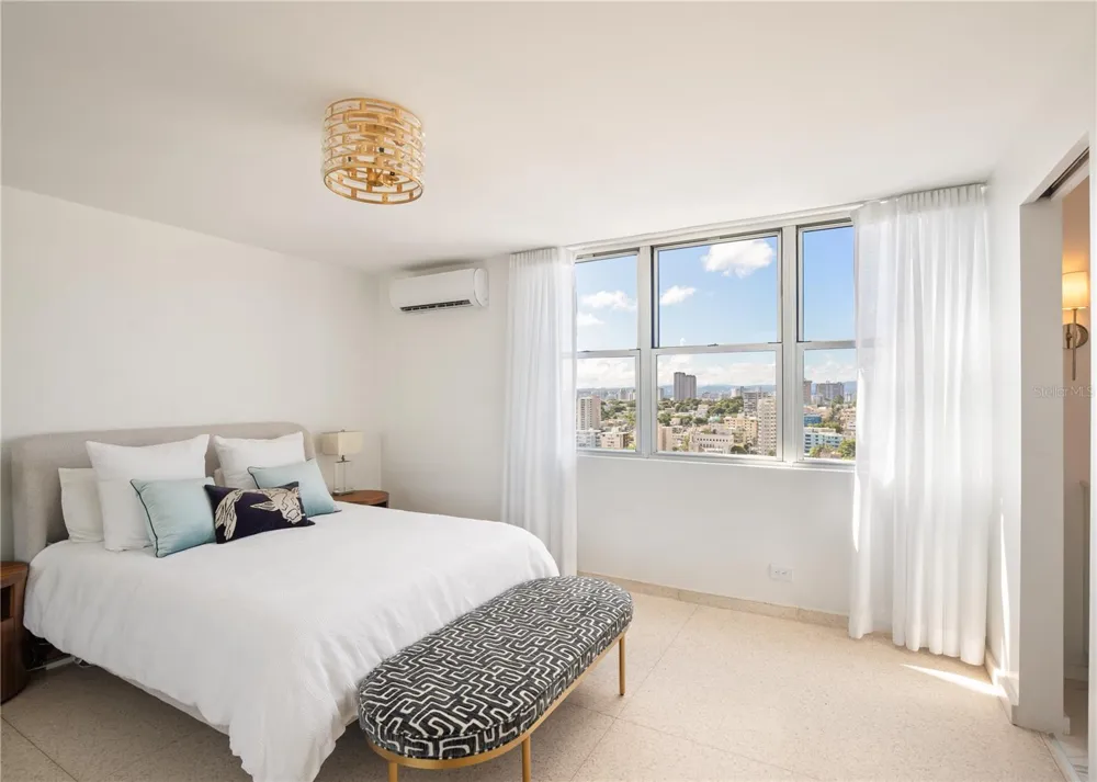 70 KINGS COURT #17C San Juan, PR 00911