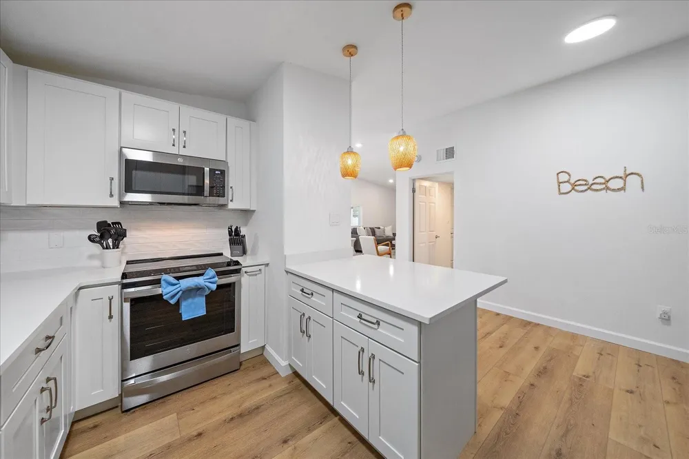 217 46TH STREET W Bradenton, FL 34209