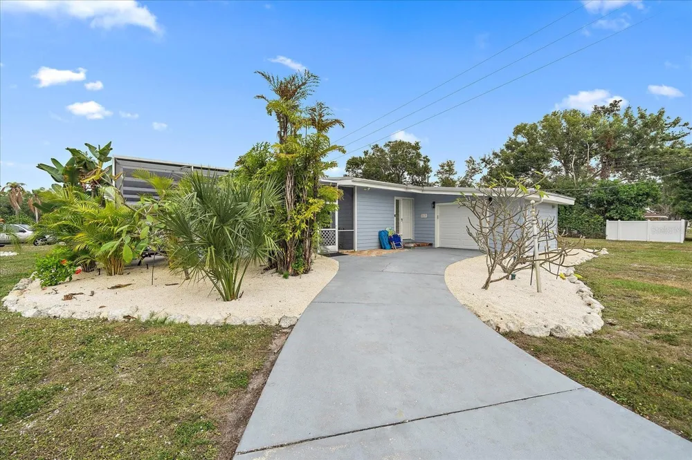 217 46TH STREET W Bradenton, FL 34209