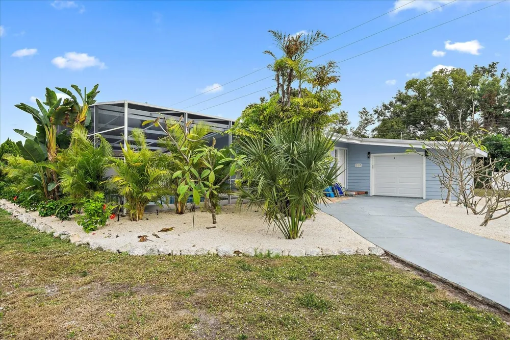 217 46TH STREET W Bradenton, FL 34209