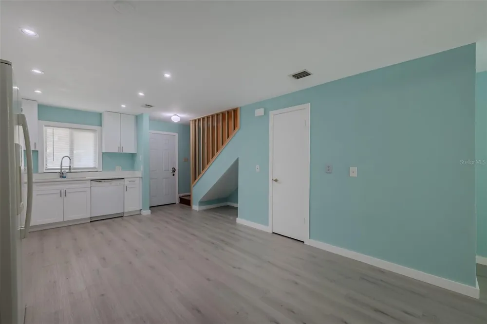 4008 OAK LIMB Tampa, FL 33614