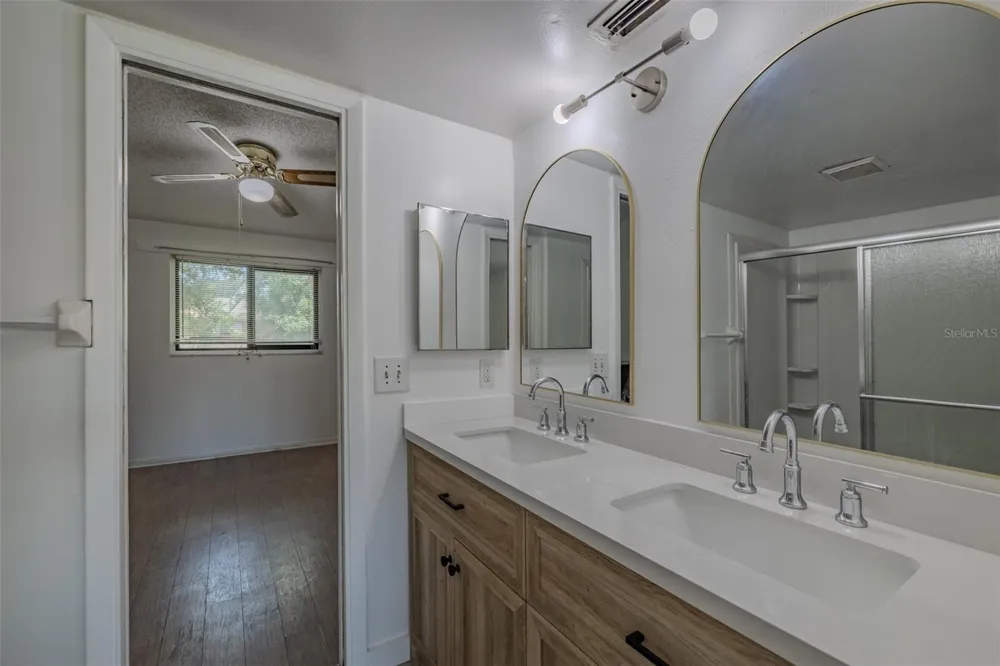 4008 OAK LIMB Tampa, FL 33614