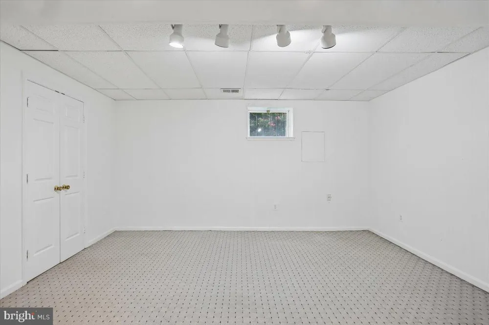 9806 CAMPBELL DRIVE Kensington, MD 20895