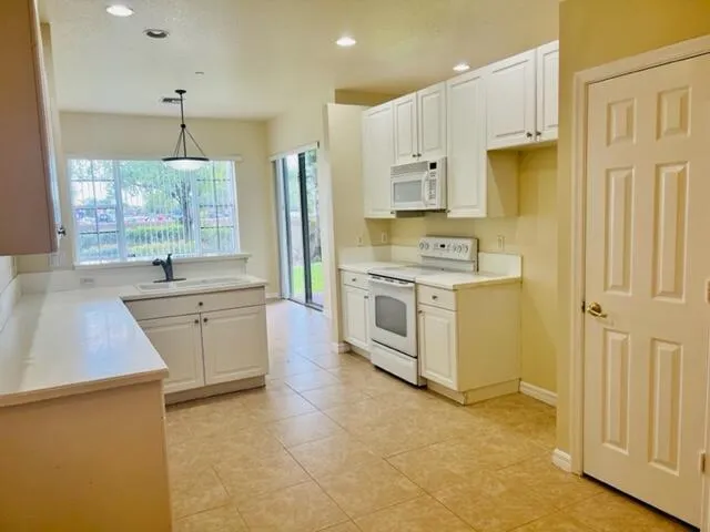 25 Beechdale Lane Boynton Beach, FL 33426