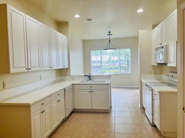 25 Beechdale Lane Boynton Beach, FL 33426