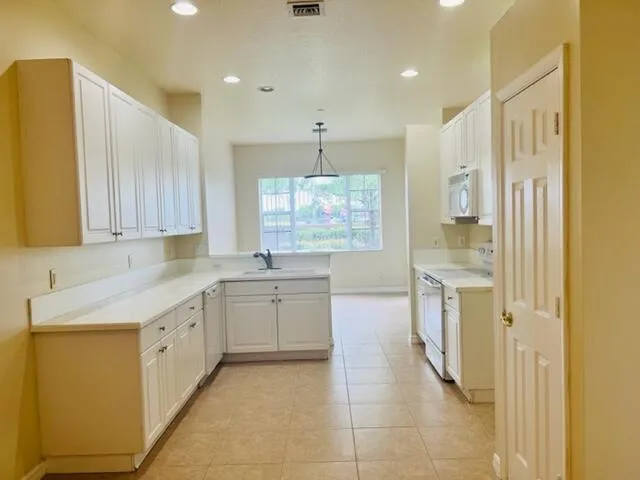 25 Beechdale Lane Boynton Beach, FL 33426