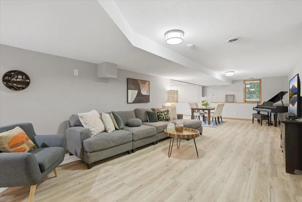 57 Quamwell Avenue S Lakeland, MN 55043