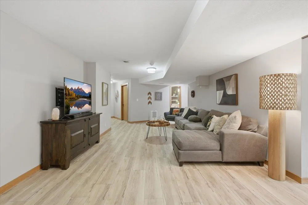 57 Quamwell Avenue S Lakeland, MN 55043