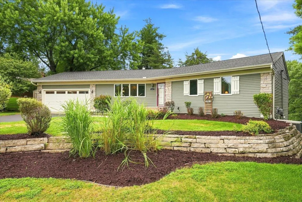 57 Quamwell Avenue S Lakeland, MN 55043