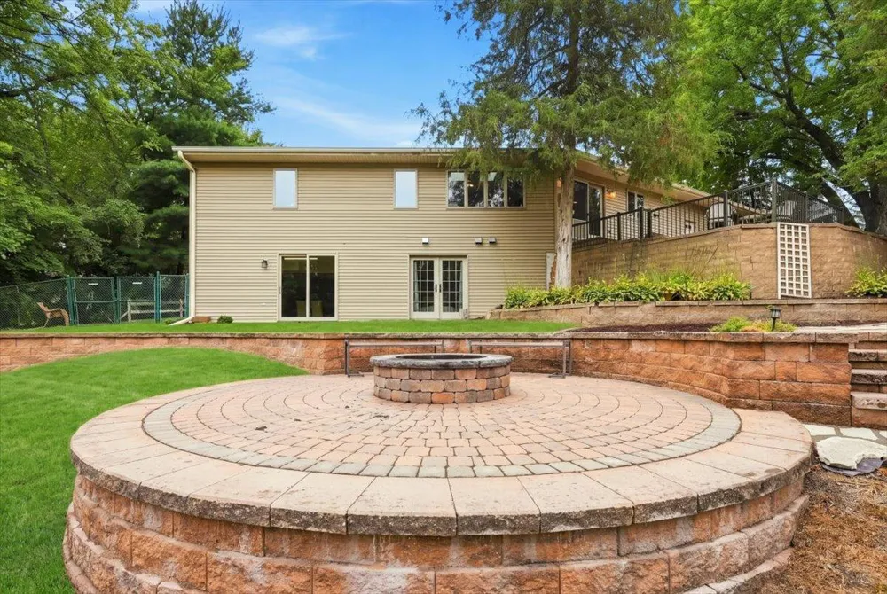 57 Quamwell Avenue S Lakeland, MN 55043