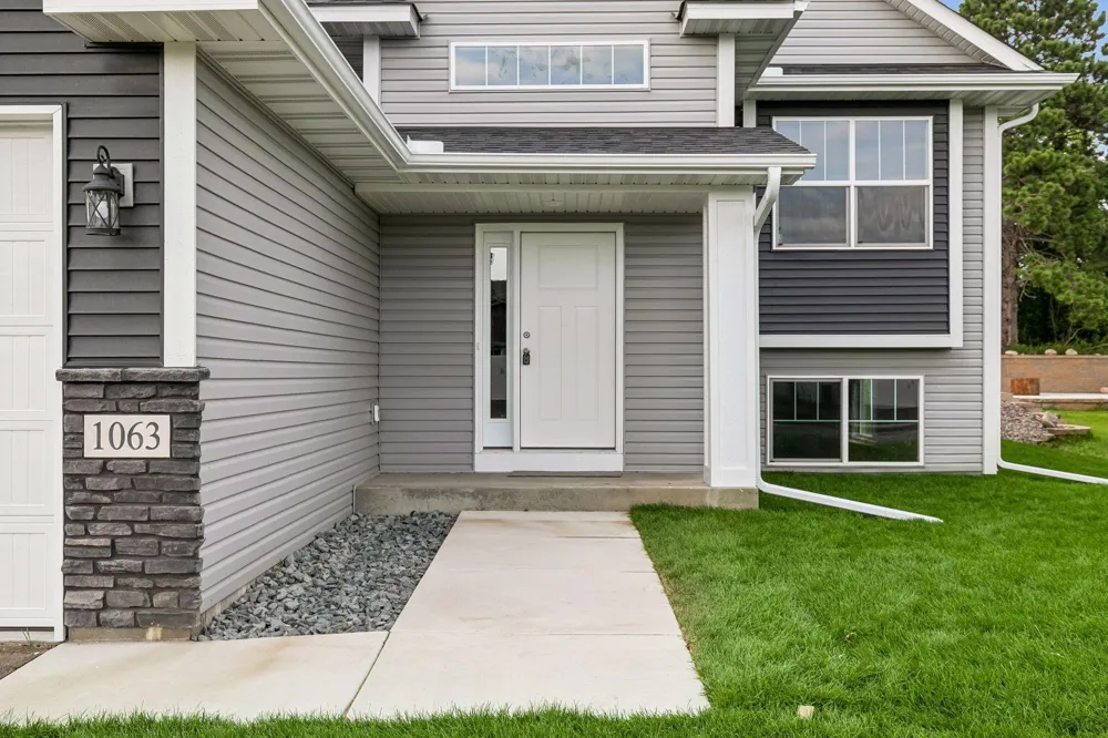 1063 Bellaire Boulevard NW Isanti, MN 55040