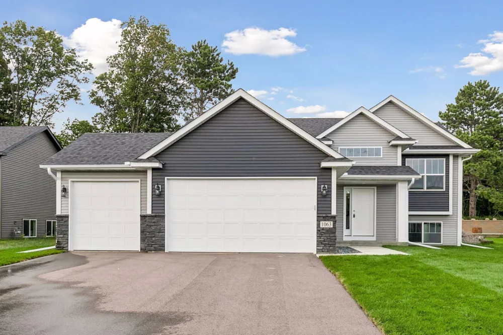 1063 Bellaire Boulevard NW Isanti, MN 55040