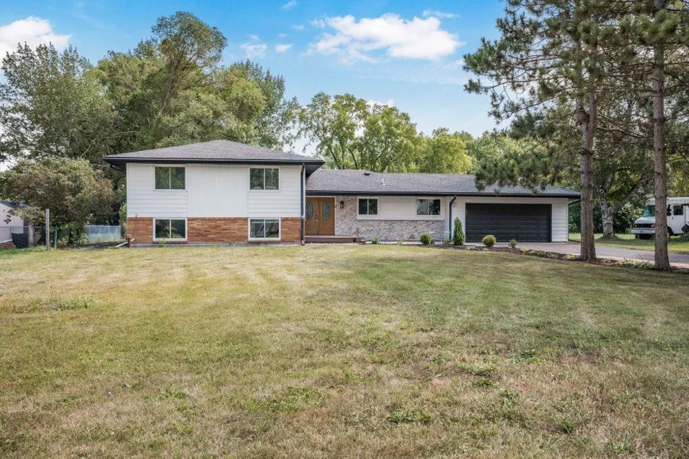 2958 Vanderbie Street Little Canada, MN 55117