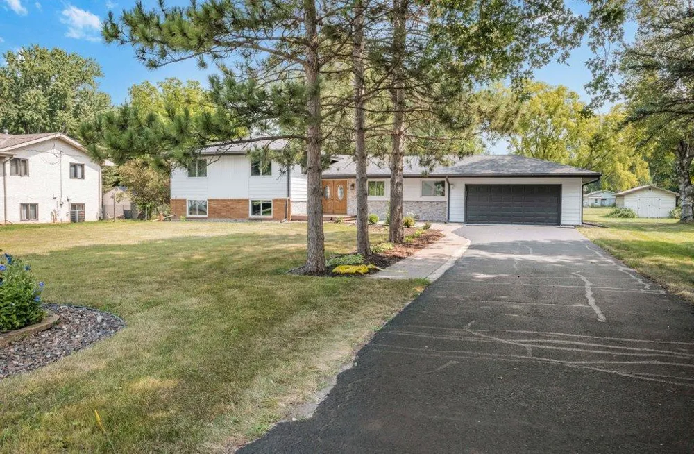 2958 Vanderbie Street Little Canada, MN 55117
