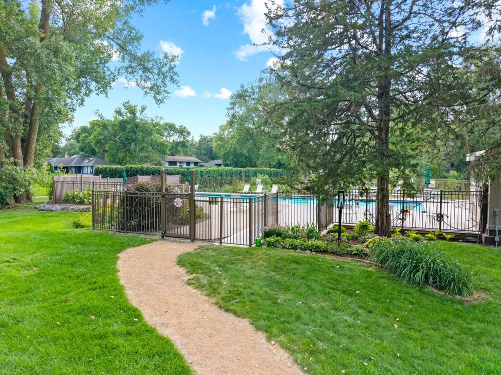 8549 Irwin Road #126 Bloomington, MN 55437