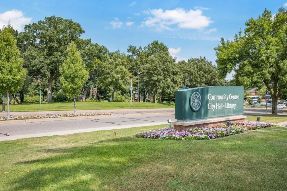 727 Tanglewood Drive Shoreview, MN 55126