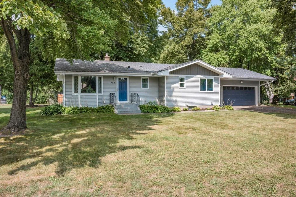 727 Tanglewood Drive Shoreview, MN 55126