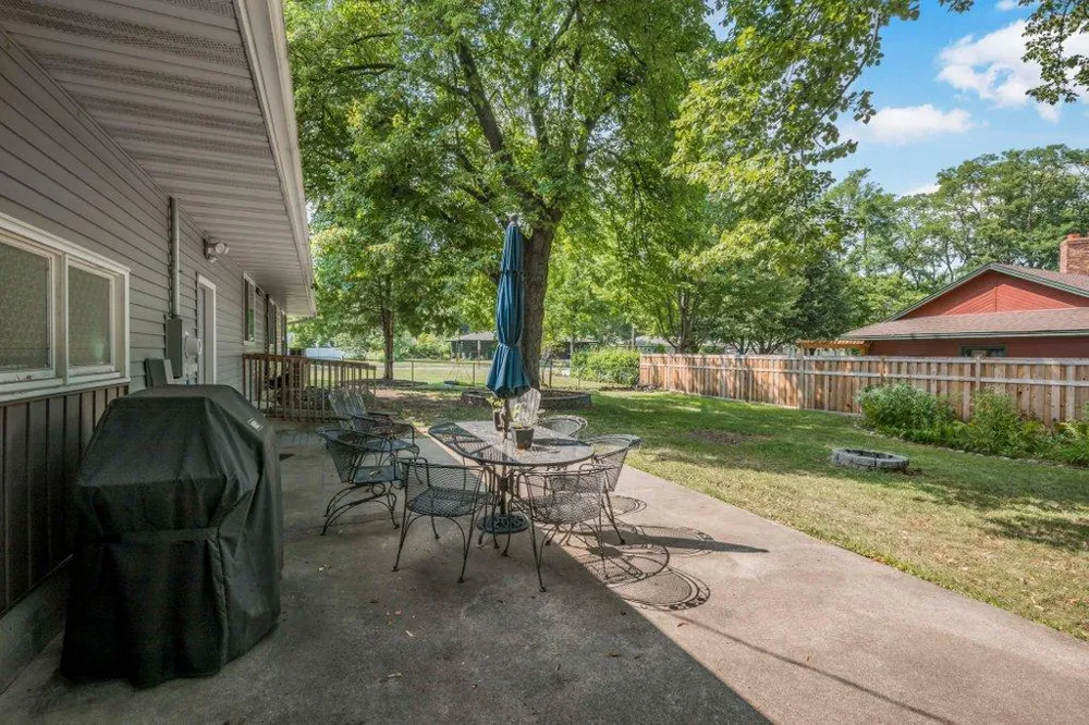 727 Tanglewood Drive Shoreview, MN 55126