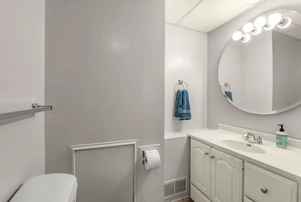 727 Tanglewood Drive Shoreview, MN 55126