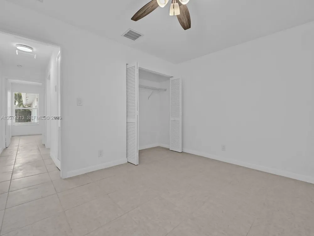 241 NW 40th St #3 Oakland Park, FL 33309