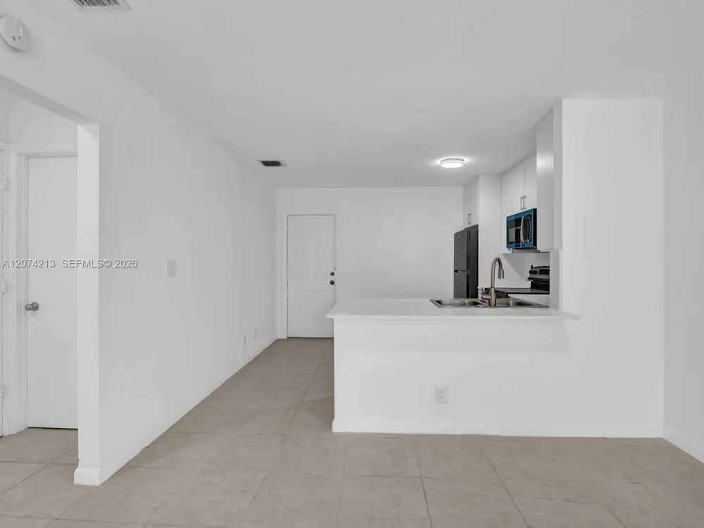 241 NW 40th St #3 Oakland Park, FL 33309