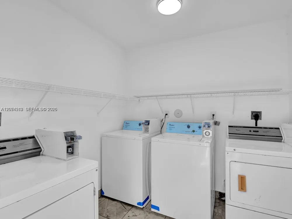 241 NW 40th St #3 Oakland Park, FL 33309
