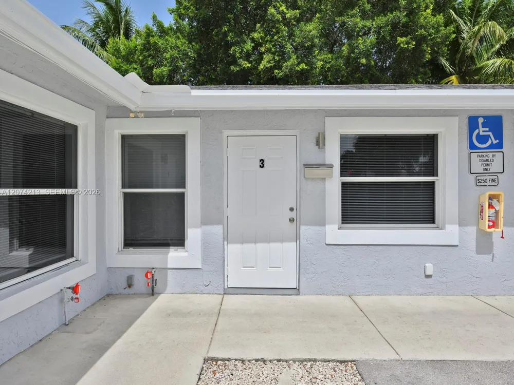 241 NW 40th St #3 Oakland Park, FL 33309