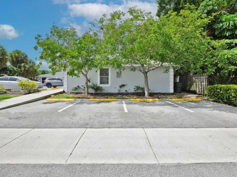 241 NW 40th St #3 Oakland Park, FL 33309