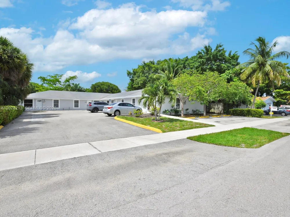 241 NW 40th St #3 Oakland Park, FL 33309