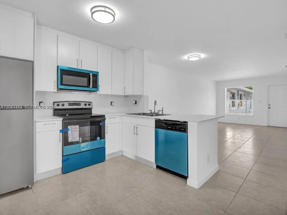 241 NW 40th St #3 Oakland Park, FL 33309