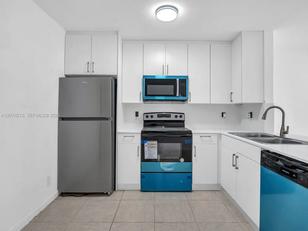 241 NW 40th St #3 Oakland Park, FL 33309